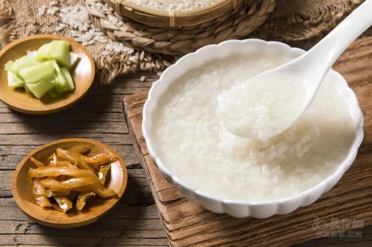 博通二季度半導體解決方案營收72.7億美元，分析師預期74.1億美元。博通美股盤后漲3.6%